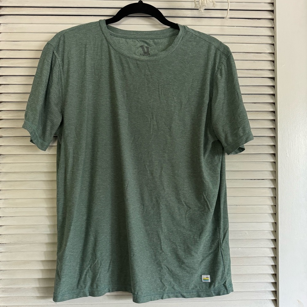 Vuori men’s shirt